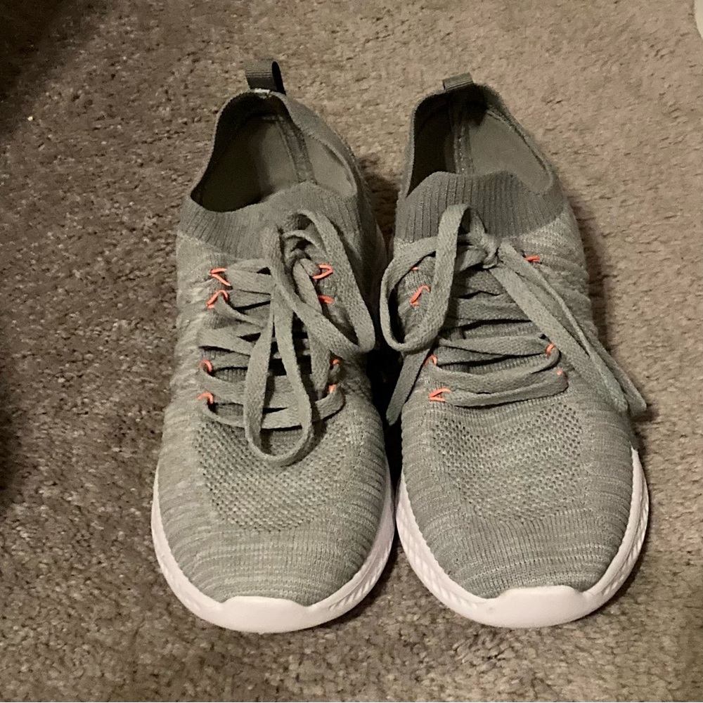 Cushionaire Women's Sneakers Gray Size 8.5